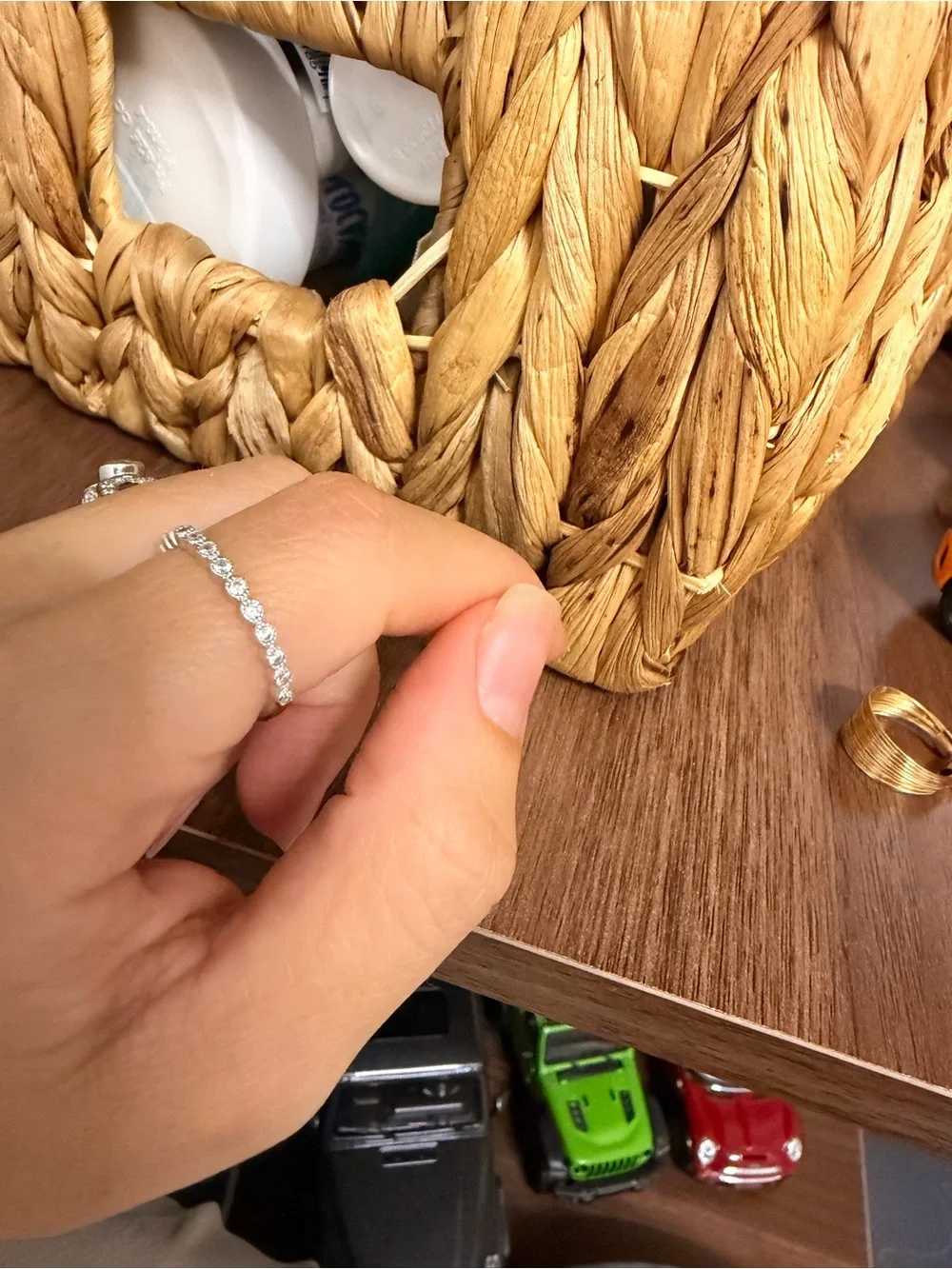 Sterling Silver Crystal Eternity Band - Silver! NWOT SIZE 7! Unique with shiny D